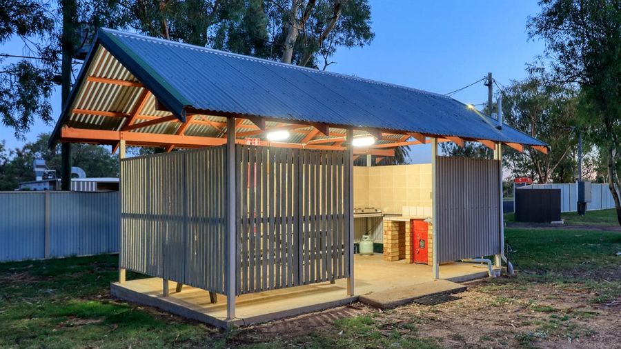 Cunnamulla Tourist Park undercover BBQ hut