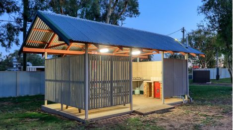 Cunnamulla Tourist Park undercover BBQ hut
